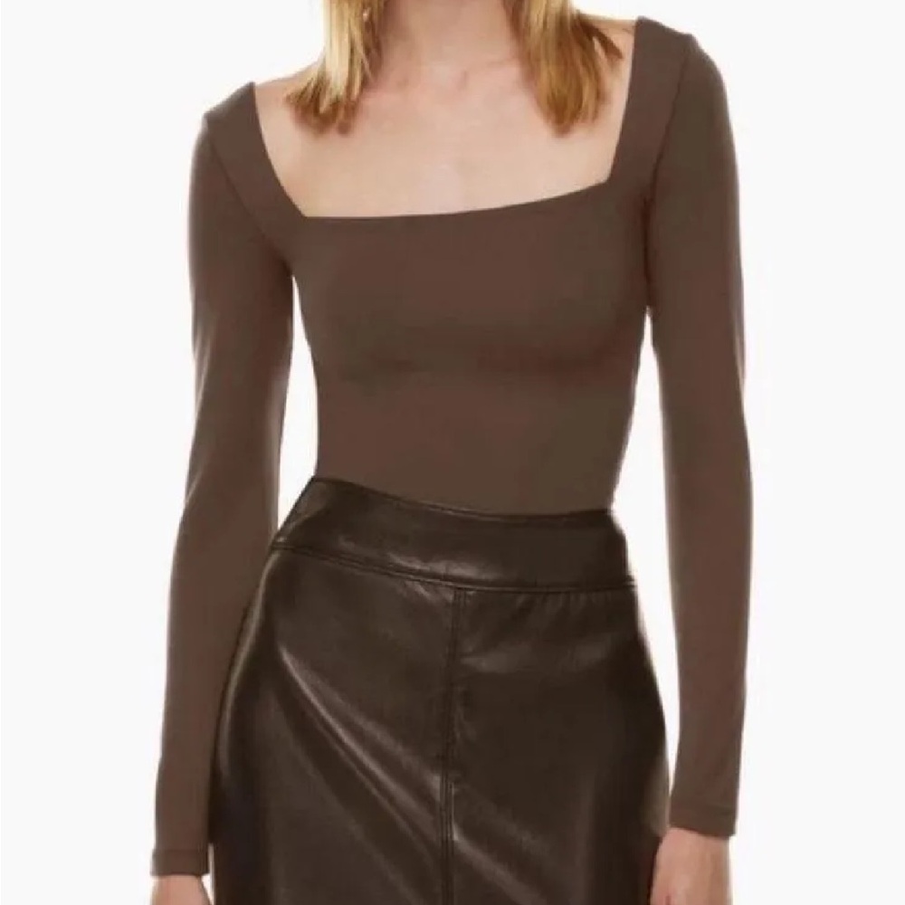 Aritzia Babaton Contour square neck long sleeve